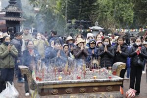 Chuyển biến nếp sinh hoạt văn hóa tại các đền chùa, lễ hội đầu Xuân