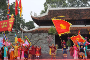 Giữ bản sắc, tạo nếp văn minh trong lễ hội Hà Nội