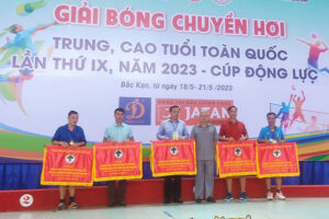 Quận Long Biên giành 2 Huy chương Vàng giải Bóng Chuyền hơi trung cao tuổi toàn quốc