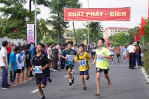 Hơn 300 vận động viên tranh tài tại Chung kết Giải chạy Việt dã huyện Thạch Thất năm 2023