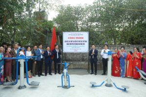 Sở Văn hóa và Thể thao Hà Nội bàn giao điểm lắp đặt thiết bị thể dục thể thao ngoài trời phục vụ nhân dân