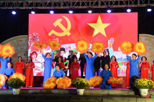 Liên hoan ca múa nhạc “Âm vang sông Hồng – Hà Nội niềm tin và hy vọng” quận Long Biên năm 2024