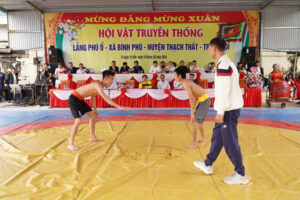 100 đô vật tranh tài tại Hội vật truyền thống làng Phú Ổ, xã Bình Phú, huyện Thạch Thất