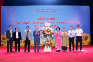 Khen thưởng HLV, VĐV Hà Nội nhân dịp kỷ niệm Ngày thể thao Việt Nam