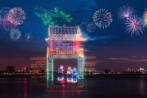Trình diễn ánh sáng trên hồ Tây mở màn chuỗi sự kiện đặc sắc của Du lịch Hà Nội 2024