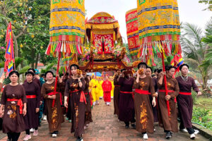 Lễ hội Phụng Nghênh ở xã Phù Đổng, huyện Gia Lâm