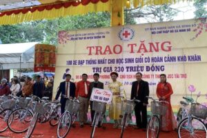 Huyện Thường Tín: Trao tặng xe đạp cho 100 học sinh có hoàn cảnh khó khăn  