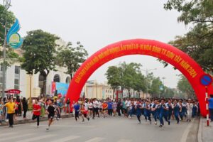 1.500 vận động viên hưởng ứng Ngày chạy Olympic và Giải chạy báo Hà Nội mới mở rộng năm 2024 ở thị xã Sơn Tây