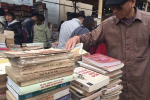 Hội chợ sách cũ Hà Nội tại Văn Miếu – Quốc Tử Giám