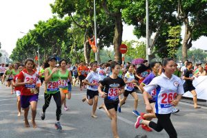 Tổ chức Ngày chạy Olympic Vì sức khỏe toàn dân với phát động Giải chạy báo Hànộimới – Vì hòa bình cấp thành phố