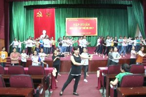 Trung tâm Văn hóa – Thông tin và Thể thao huyện  Phúc Thọ phối hợp với Huyện đoàn  tổ chức tập huấn múa hát tập thể hè 2017
