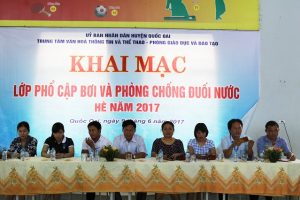 Khai mạc lớp phổ cập bơi và phòng chống đuối nước hè  huyện Quốc Oai năm 2017