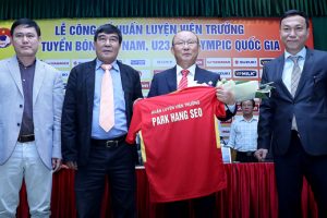 HLV Park Hang Seo chính thức dẫn dắt tuyển Việt Nam