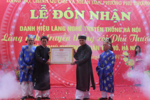 Làng nghề xôi Phú Thượng nhận danh hiệu “Làng nghề truyền thống Hà Nội”