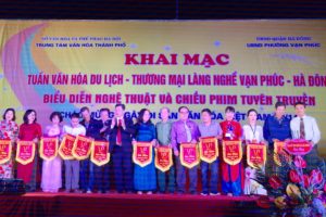 Khai mạc Tuần Văn hóa du lịch – Thương mại làng nghề Vạn Phúc  năm 2018
