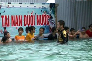 Ba Vì: Khai mạc lớp phổ cập bơi, phòng chống đuối nước