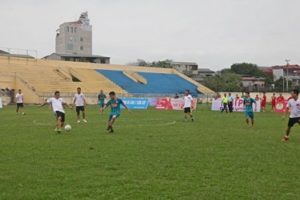 Thị xã Sơn Tây: Khai mạc giải bóng đá công nhân viên chức lao động