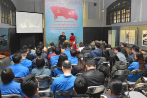 Giao lưu nhân chứng lịch sử với chủ đề “Sắt son một niềm tin với Đảng”