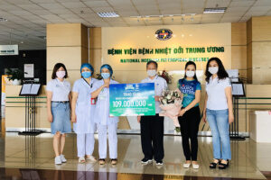 VPBank Hanoi Marathon ASEAN 2020 trao tặng 109 triệu đồng các ‘Thiên thần áo trắng’