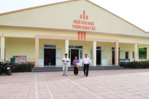 Hỗ trợ đầu tư xây dựng nhà văn hóa hoặc địa điểm sinh hoạt cộng đồng tại các thôn, làng