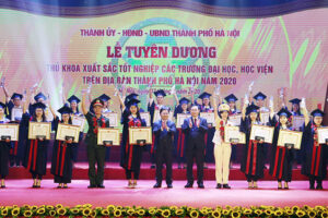 Hà Nội tổ chức Lễ tuyên dương 88 thủ khoa xuất sắc năm 2020