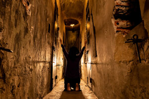 Để biết ơn những người mẹ, người chị đã sống như những đóa hoa kiên cường