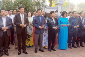 Dâng hương tưởng niệm danh nhân Chu Văn An tại đền thờ ở Thanh Liệt, Thanh Trì