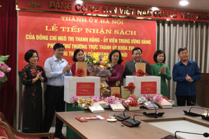 Nguyên Phó Bí thư Thường trực Thành ủy Hà Nội Ngô Thị Thanh Hằng tặng hơn 7000 đầu sách cho Thư viện Thành ủy Hà Nội