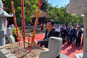 Lãnh đạo thành phố Hà Nội dâng hương tưởng niệm danh nhân Chu Văn An 