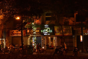 Từ 0h00 ngày 30/4, Hà Nội tạm dừng hoạt động cơ sở kinh doanh karaoke, bar, vũ trường, game