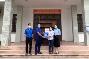 Huyện Thường Tín tặng 351 suất quà cho trẻ em nghèo, trẻ em khuyết tật nhân dịp Tết thiếu nhi