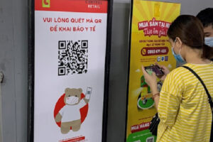 Hà Nội yêu cầu 100% khách ra, vào các điểm bán hàng thực hiện quét mã QR code khai báo y tế để quản lý thông tin