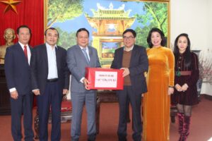 Phó Bí thư Thành ủy Nguyễn Văn Phong thăm, chúc Tết cán bộ Sở Văn hóa và Thể thao