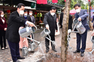 Bí thư Thành ủy Hà Nội phát động Tết trồng cây tại quận Hoàn Kiếm