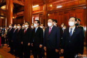 Lãnh đạo Đảng, Nhà nước và tỉnh Nghệ An dâng hương tại Khu Di tích Kim Liên