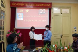 Chi bộ Ban Quản lý Di tích Danh thắng Hà Nội tổ chức Lễ kết nạp đảng viên mới