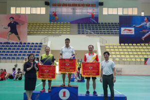 Trao giải Giải Cầu lông gia đình Hà Nội năm 2022
