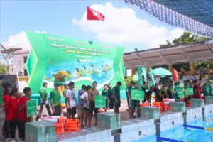 Gần 500 VĐV tham gia Giải bơi cứu đuối Thanh thiếu nhi toàn quốc “Đường đua xanh”