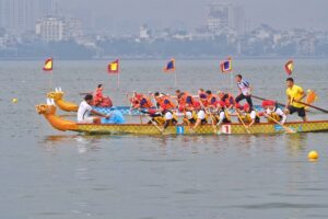 Hơn 500 vận động viên tham gia Giải Bơi chải thuyền rồng Hà Nội mở rộng năm 2022