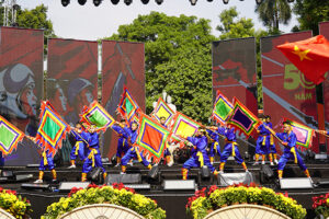 Biểu diễn võ thuật thể thao chào mừng kỷ niệm 50 năm Chiến thắng “Hà Nội – Điện Biên Phủ trên không”