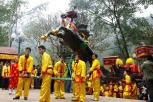 Đầu Xuân, cùng trẩy hội Gióng đền Sóc