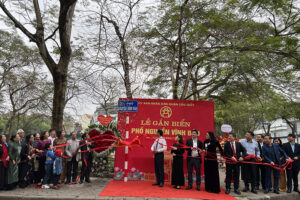 Cầu Giấy long trọng tổ chức Lễ gắn biển tên 2 tuyến phố Hoàng Quán Chi và Nguyễn Vĩnh Bảo
