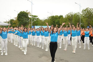 Hơn 1.000 phụ nữ quận Long Biên đồng diễn dân vũ hưởng ứng hội thi Dân vũ và thể dục thể thao phụ nữ toàn quốc năm 2023