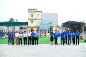 Huyện đoàn Thường Tín bàn giao công trình sân chơi cho thiếu nhi xã Tân Minh