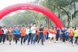 Thị xã Sơn Tây: 1.500 VĐV tham gia Ngày chạy Olympic vì sức khỏe toàn dân