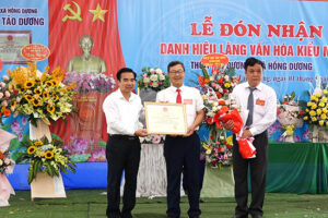 Thôn Tảo Dương (xã Hồng Dương, huyện Thanh Oai) đón nhận danh hiệu Làng văn hoá kiểu mẫu
