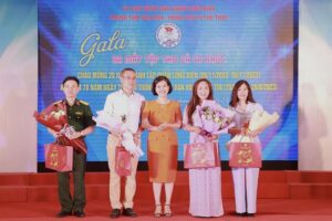 Long Biên ra mắt tập thơ, ca khúc chào mừng 20 năm thành lập quận