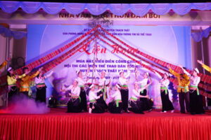 Sôi nổi Liên hoan múa hát, biểu diễn cồng chiêng và Hội thi các môn thể thao dân tộc miền núi huyện Thạch Thất năm 2023
