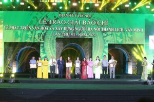 Trao Giải báo chí về Phát triển văn hóa và xây dựng người Hà Nội thanh lịch, văn minh lần thứ VI- năm 2023