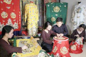 Giữ lửa đất trăm nghề